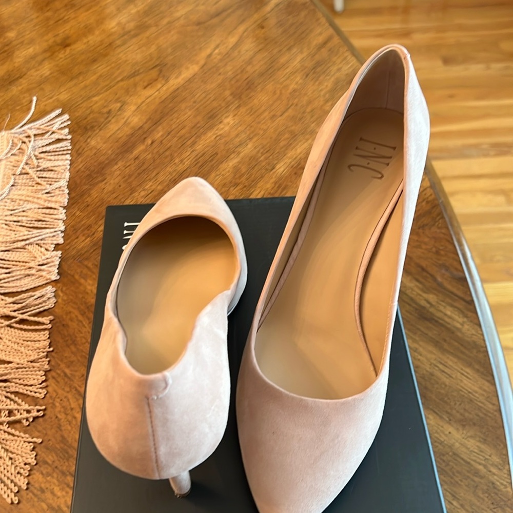 INC- Zitahs Blush pumps, Blush suede.